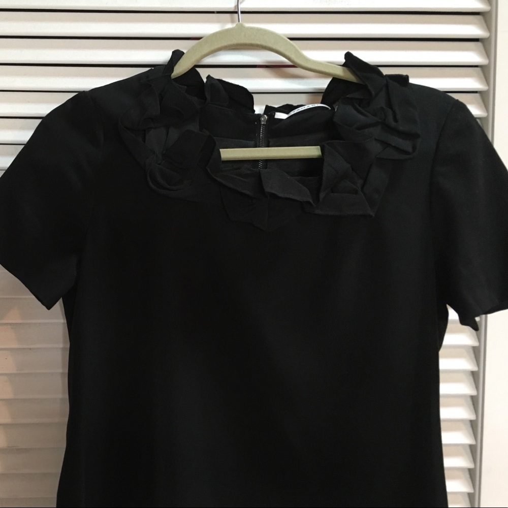 🥂Tahari Black Sheath Dress w/Ruffle Collar🥂